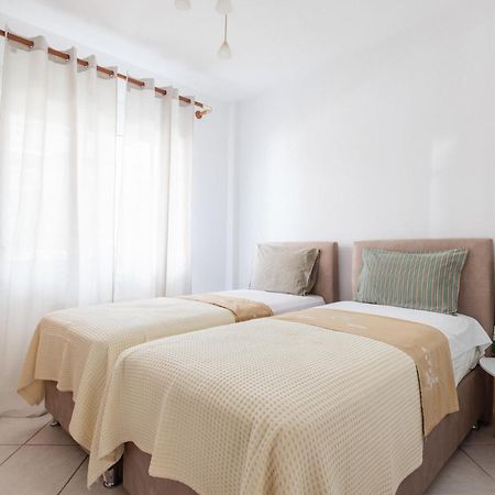 Apartment Next To The Sea Paralia Dionysiou Exterior photo