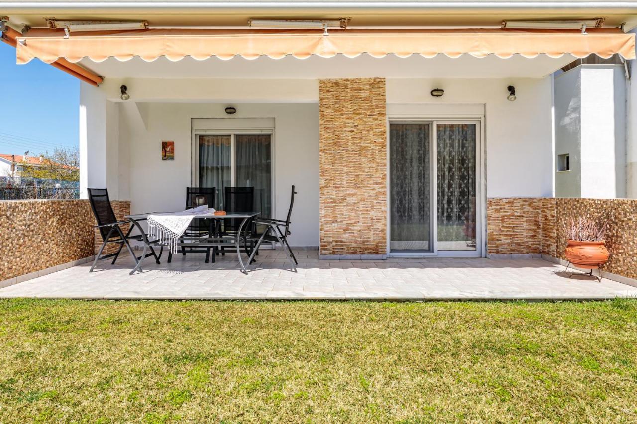 Apartment Next To The Sea Paralia Dionysiou Exterior photo