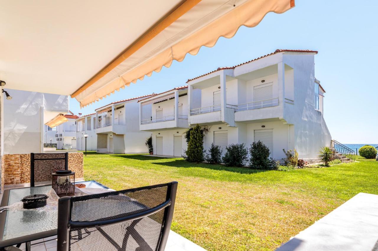 Apartment Next To The Sea Paralia Dionysiou Exterior photo