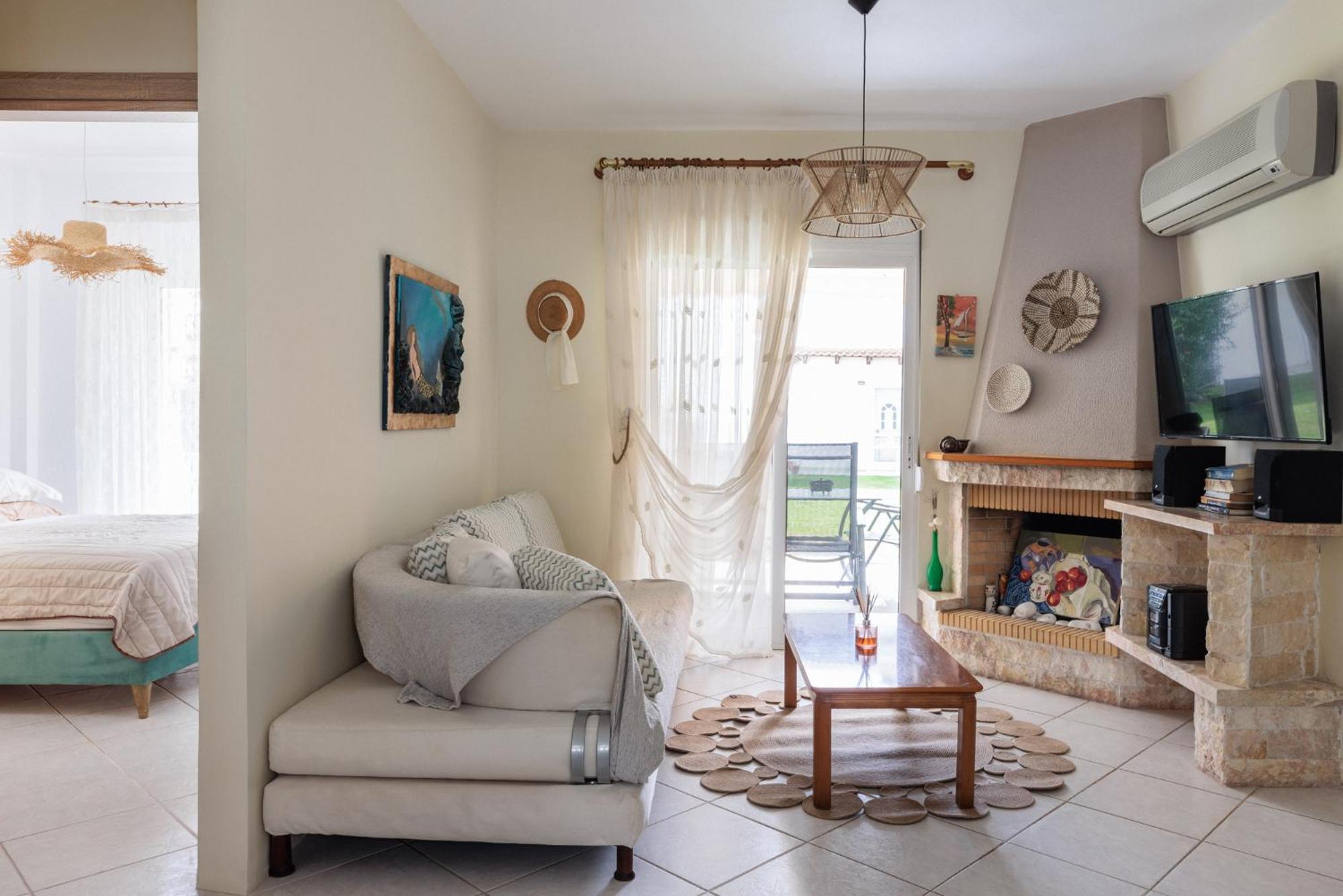 Apartment Next To The Sea Paralia Dionysiou Exterior photo