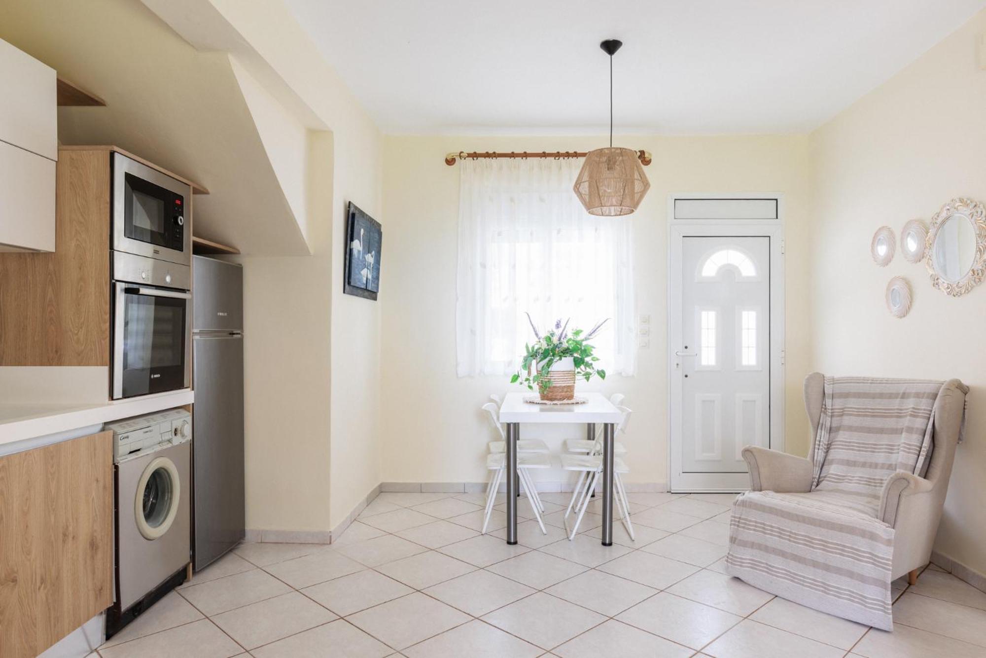 Apartment Next To The Sea Paralia Dionysiou Exterior photo